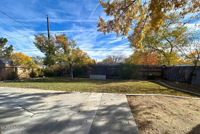 Building Photo - 640 James Ln