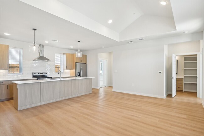 Building Photo - 3651 S Custer Rd
