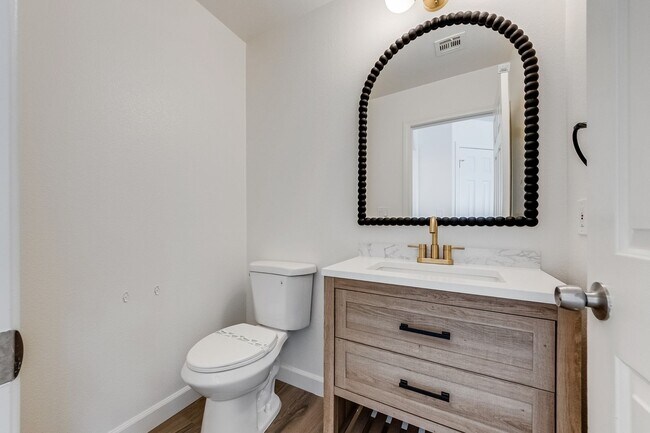 Building Photo - Fully Remodeled & Move-In Ready – Modern Finishes + Huge Loft!