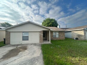 Building Photo - 1310 Goodhue Dr