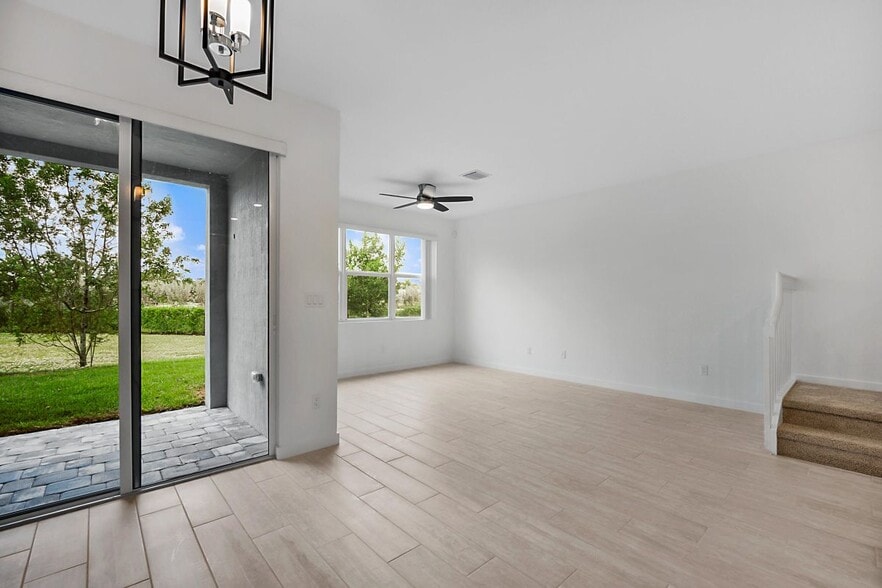 Building Photo - 8554 Via Mar Rosso