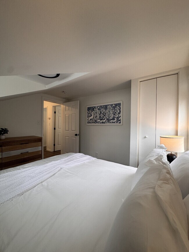 Building Photo - 6559 Hoffman Ave