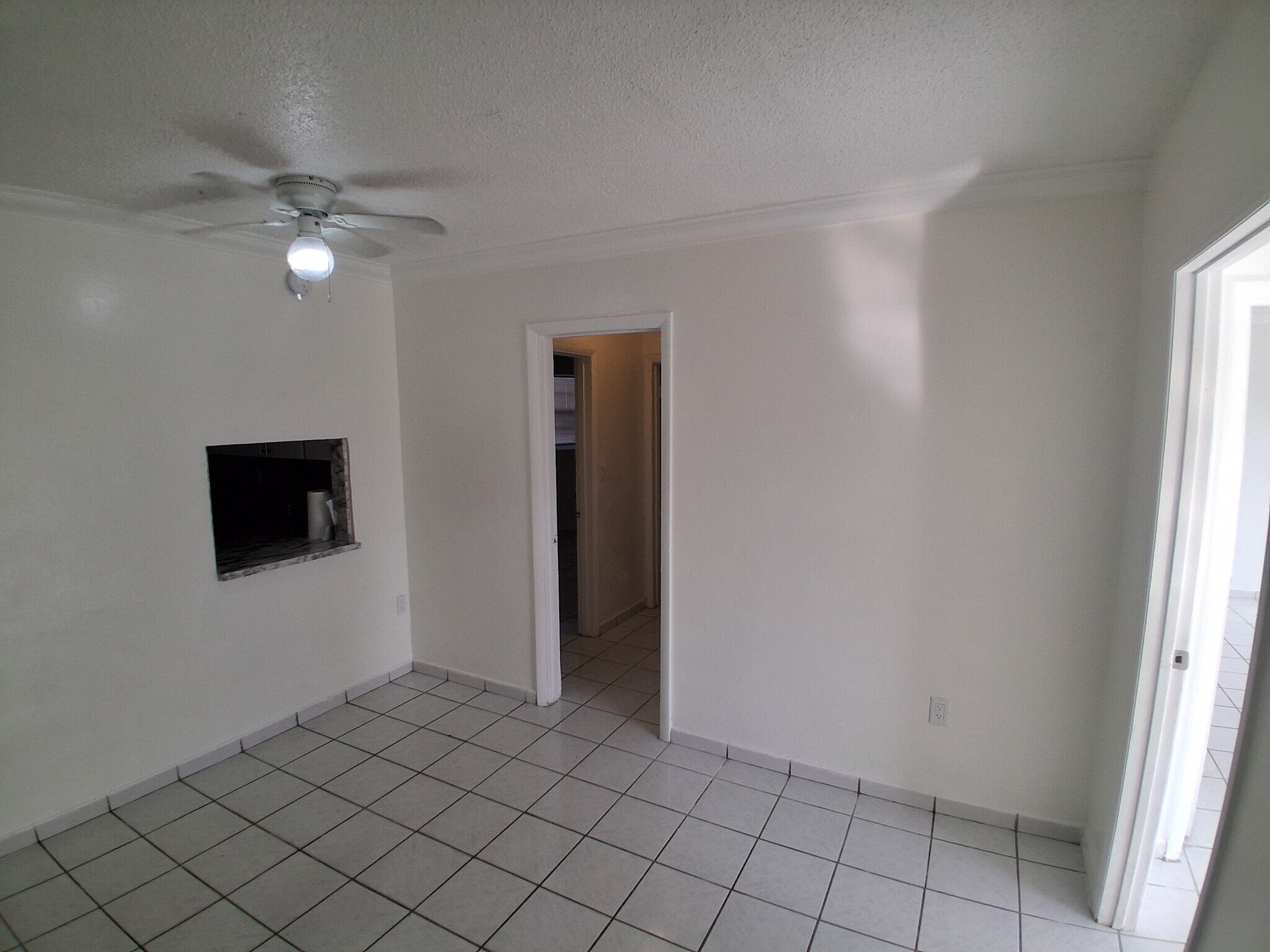 Building Photo - 1605 NE Miami Gardens Dr