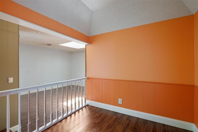 Building Photo - 2106 Allred Dr