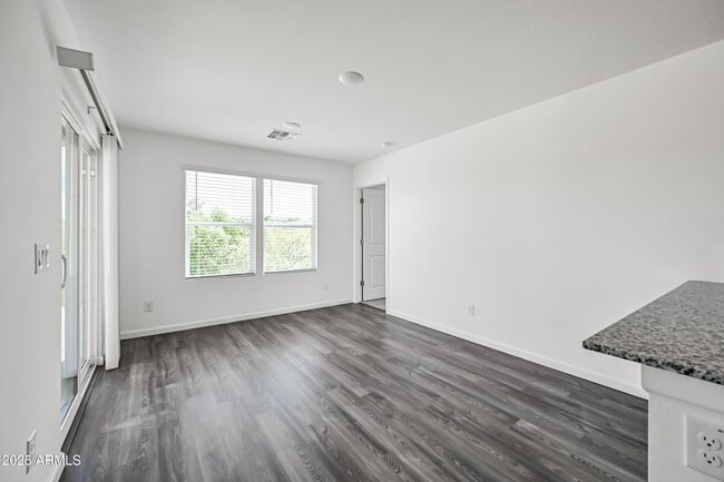 Building Photo - 1855 Yance Dr