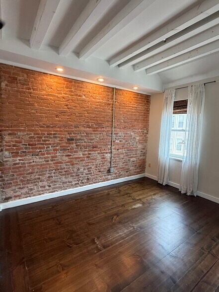 Third floor bedroom - 1617 Olive St