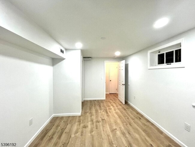 Building Photo - 118 Bluebird Dr