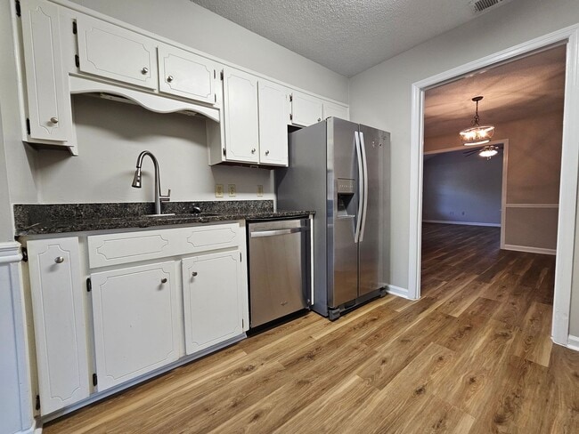 Building Photo - Charming 3 Bedroom 2 Bathroom home in Pooler!