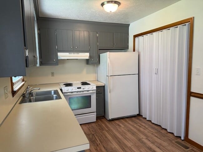 Building Photo - 3 Bedroom 2 Bath Rancher in Mechanicsville!
