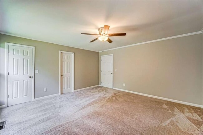 Building Photo - 2218 Woodfern Dr