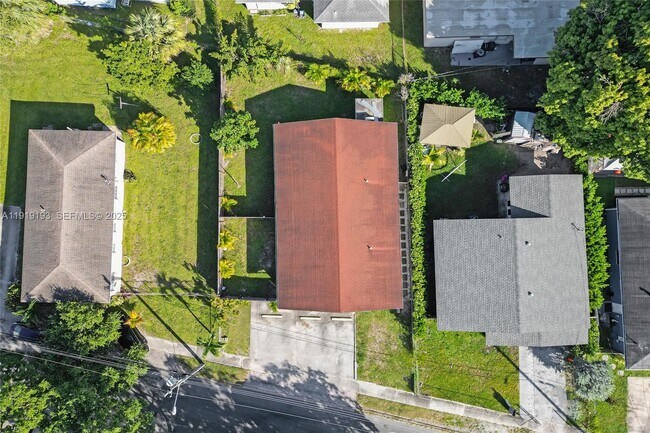 Building Photo - 29 SW 8th Ave