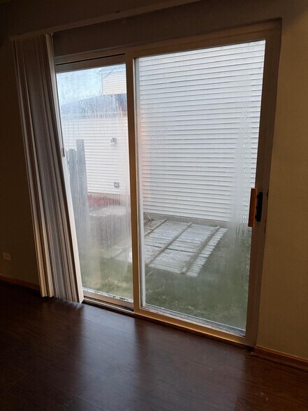 Building Photo - 871 Symphony Dr