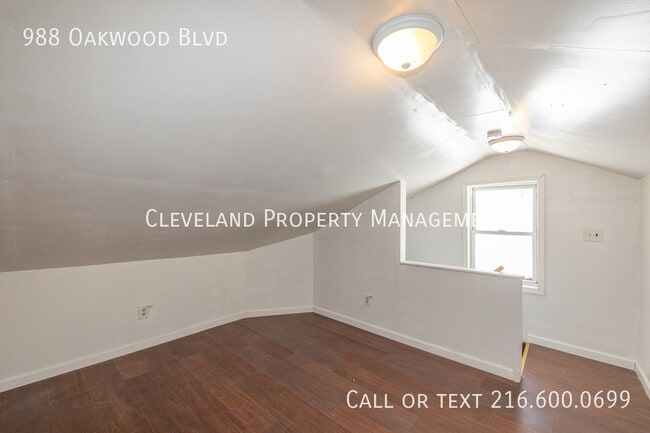 Building Photo - 988 Oakwood Blvd