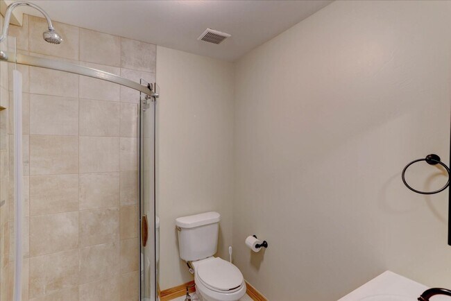 Building Photo - Caretaker Unit Available, Utilities Included, Mountain Views!