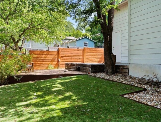 Building Photo - 1609 J J Seabrook Dr