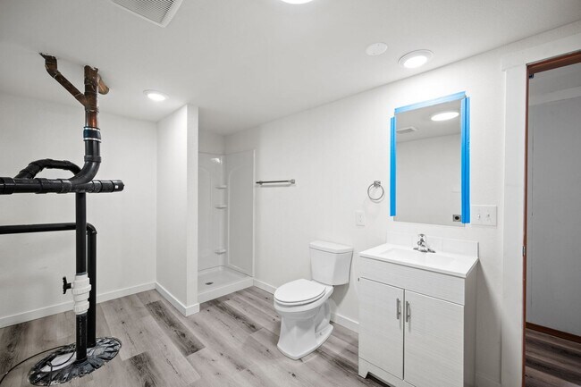 Building Photo - Large Central Valley Duplex - Available Now!