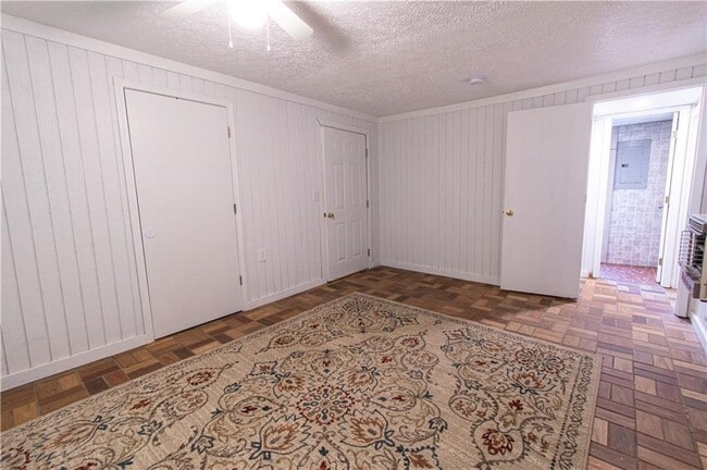 Building Photo - 250 Nottingham Wy