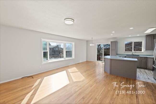 Building Photo - CHARMING 5BD/3BA NEAR FT CARSON - Deposit Waiver Available