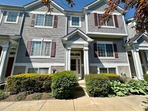 Building Photo - Updated 3 bedroom, 2.5 bathroom 2 car atta...