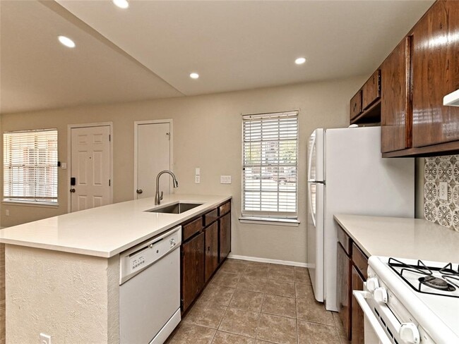 Building Photo - 1916 Gracy Farms Ln