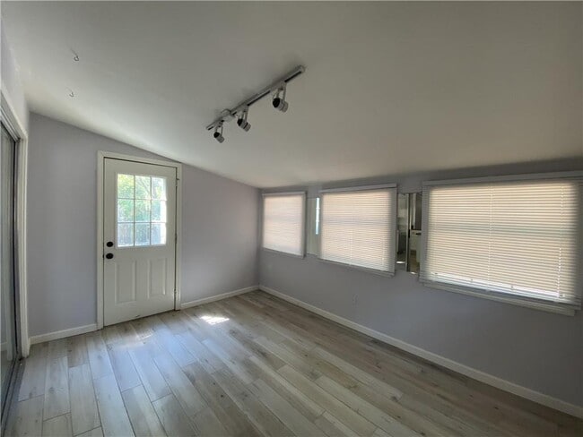 Building Photo - 1303 Barrington Dr