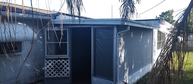 Building Photo - Charming 2-Bed in Holiday, FL