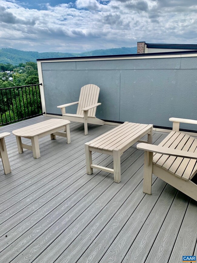 Building Photo - 129 Almere Ave