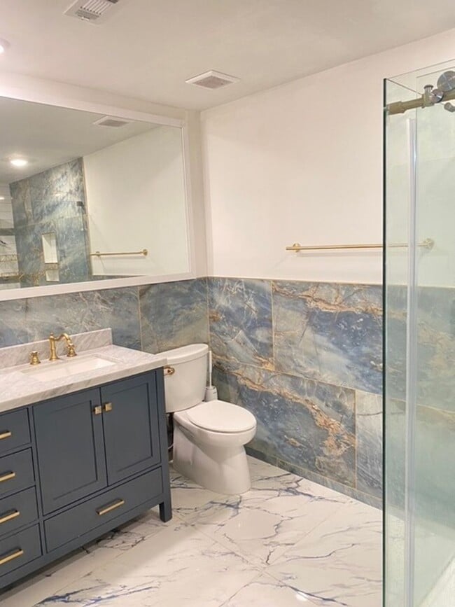 Building Photo - Spacious 3BR with bonus office space