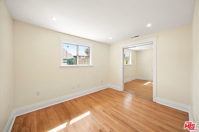 Building Photo - 6190 Mesa Ave