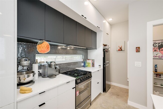 Building Photo - 2108 Tillery St