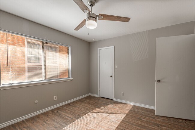 Building Photo - 2404 Sycamore Ave