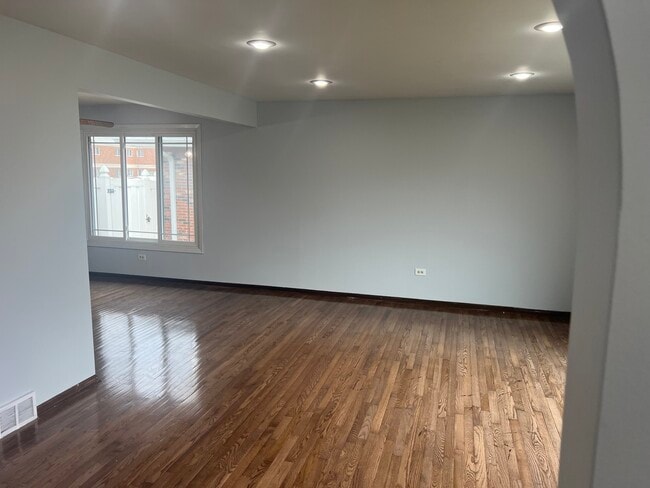 Building Photo - 8440 163rd St