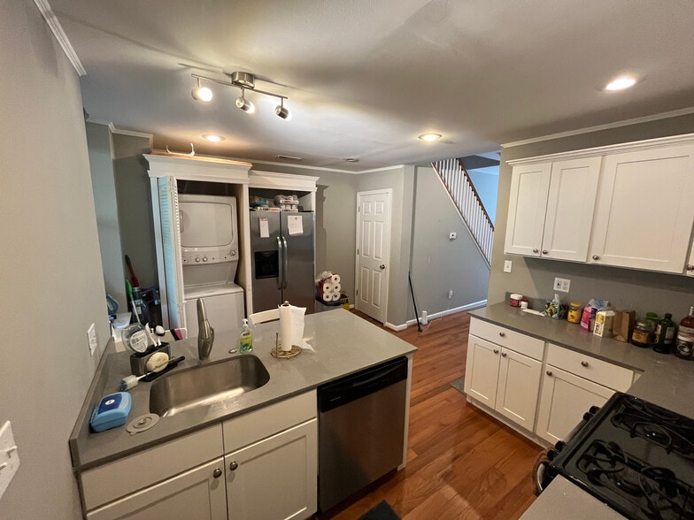 Building Photo - 112 Seville St