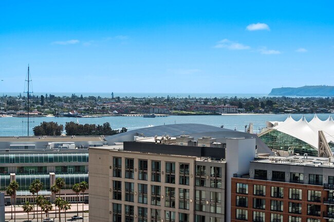 Building Photo - West Facing Downtown Condo for Rent!