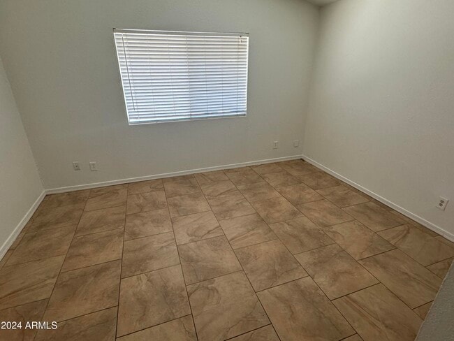 Building Photo - 491 E San Pedro Ave