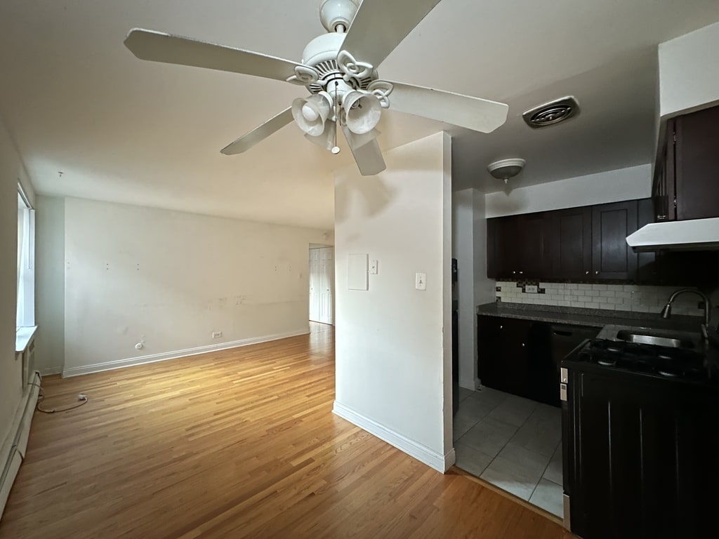 Building Photo - 3710 N Pine Grove Ave