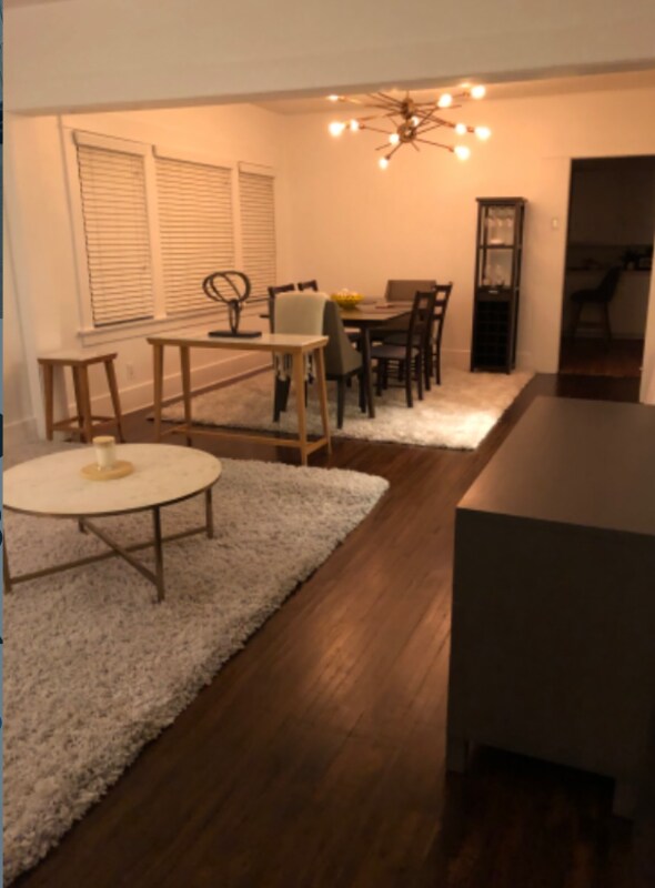 Building Photo - 867 W 9th St