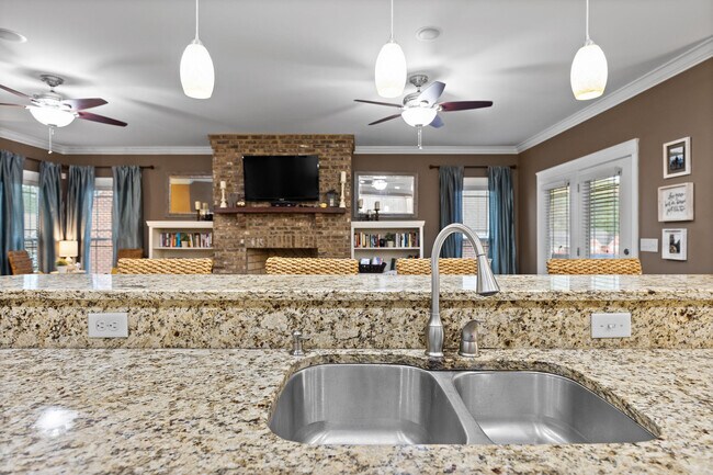 Building Photo - 3641 Willow Lake Cir