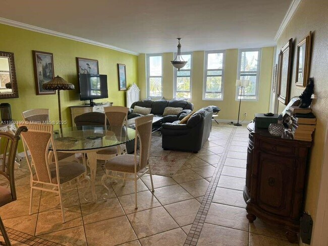 Building Photo - 5401 Collins Ave