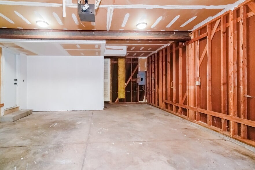 Building Photo - 40 Crestview Dr