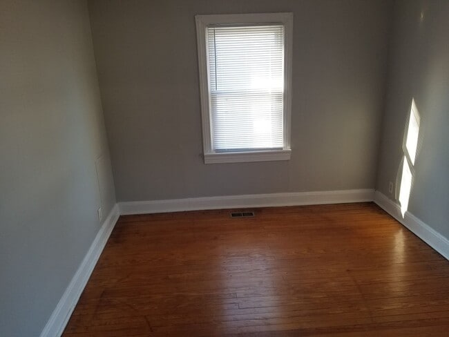 Building Photo - Nice Two Bedroom House Close to Liberty University!