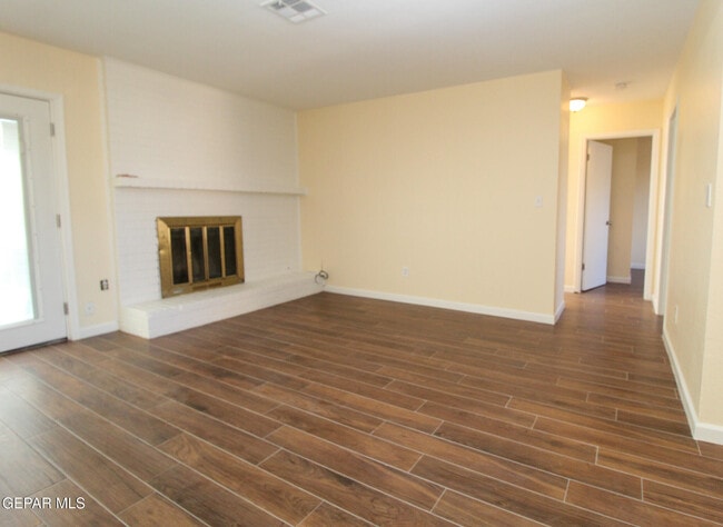 Building Photo - 1808 Dean Martin Dr