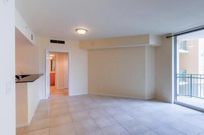Building Photo - 403 S Sapodilla Ave