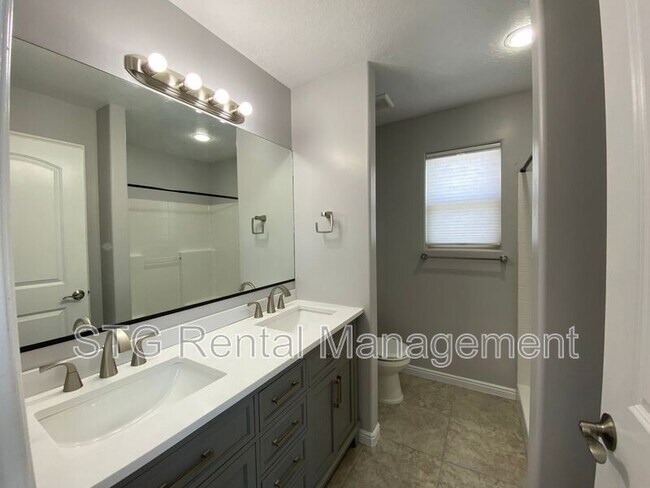 Building Photo - 290 W Buena Vista