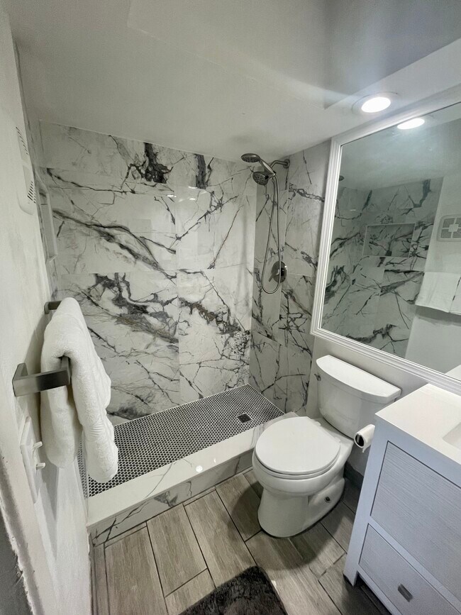 Primary Bathroom - 100 SE 6th Ave