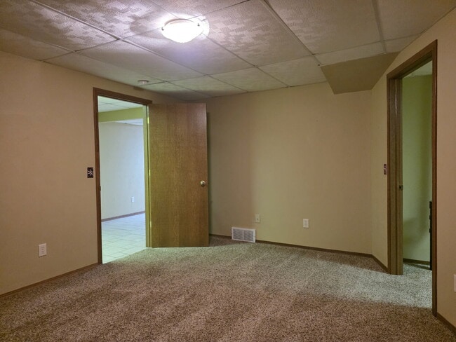Building Photo - Multi generational Home New London