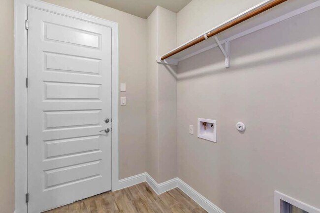 Building Photo - 2208 Bell Mare Vw