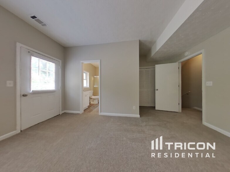 Building Photo - 705 Brook Cove