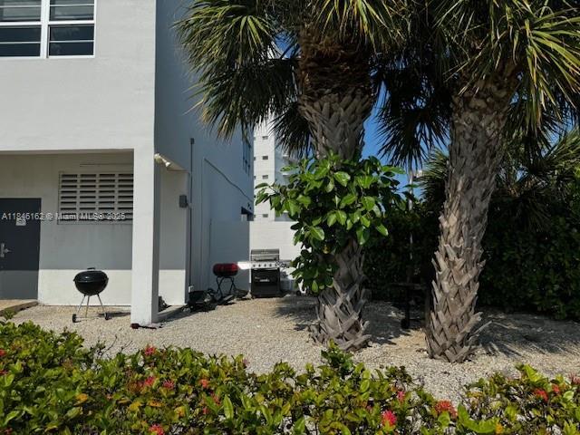 Building Photo - 9100 W Bay Harbor Dr