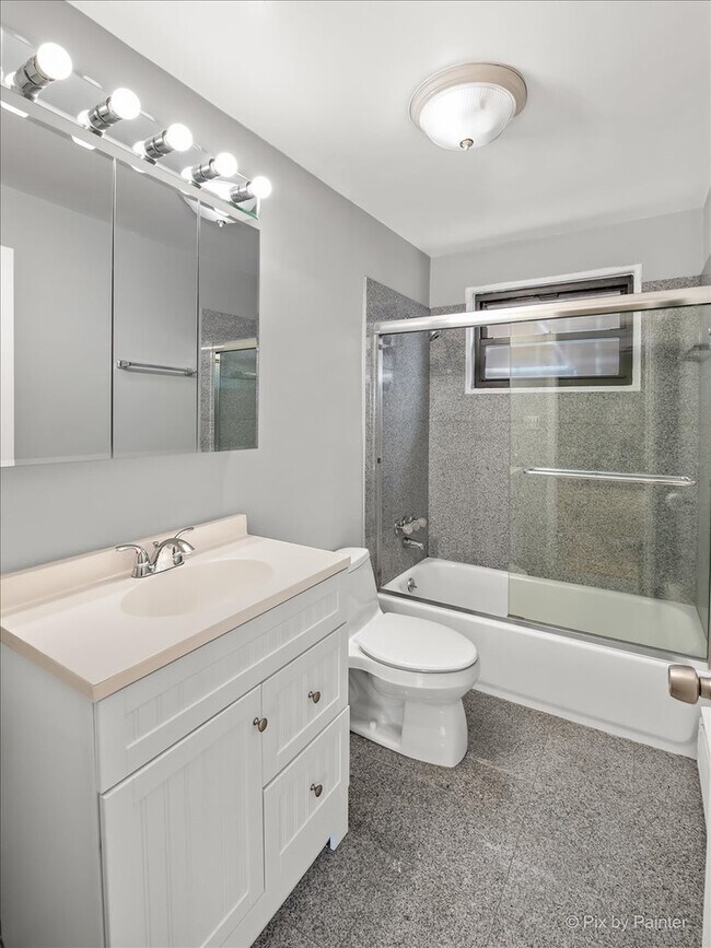 Building Photo - 7608 N Rogers Ave